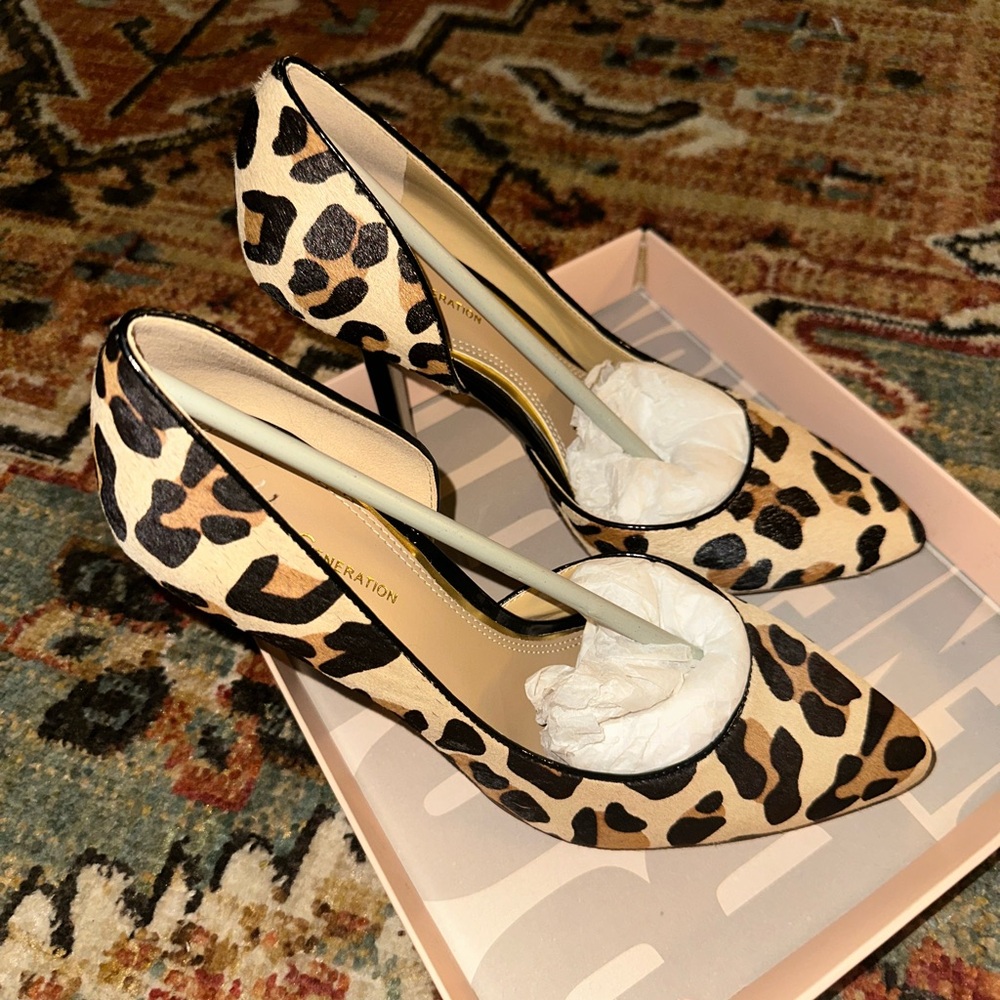 BCBGeneration Brown and Black Heels Leopard Print - Picture 2 of 5